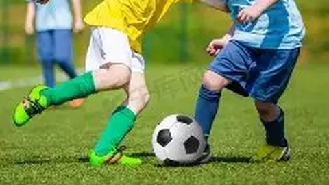 南方游客激增，滑雪场首日客流量翻倍，冰雪旅游预订率超七成